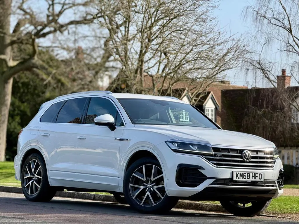 2018 Volkswagen Touareg R-Line 4Motion photo 2