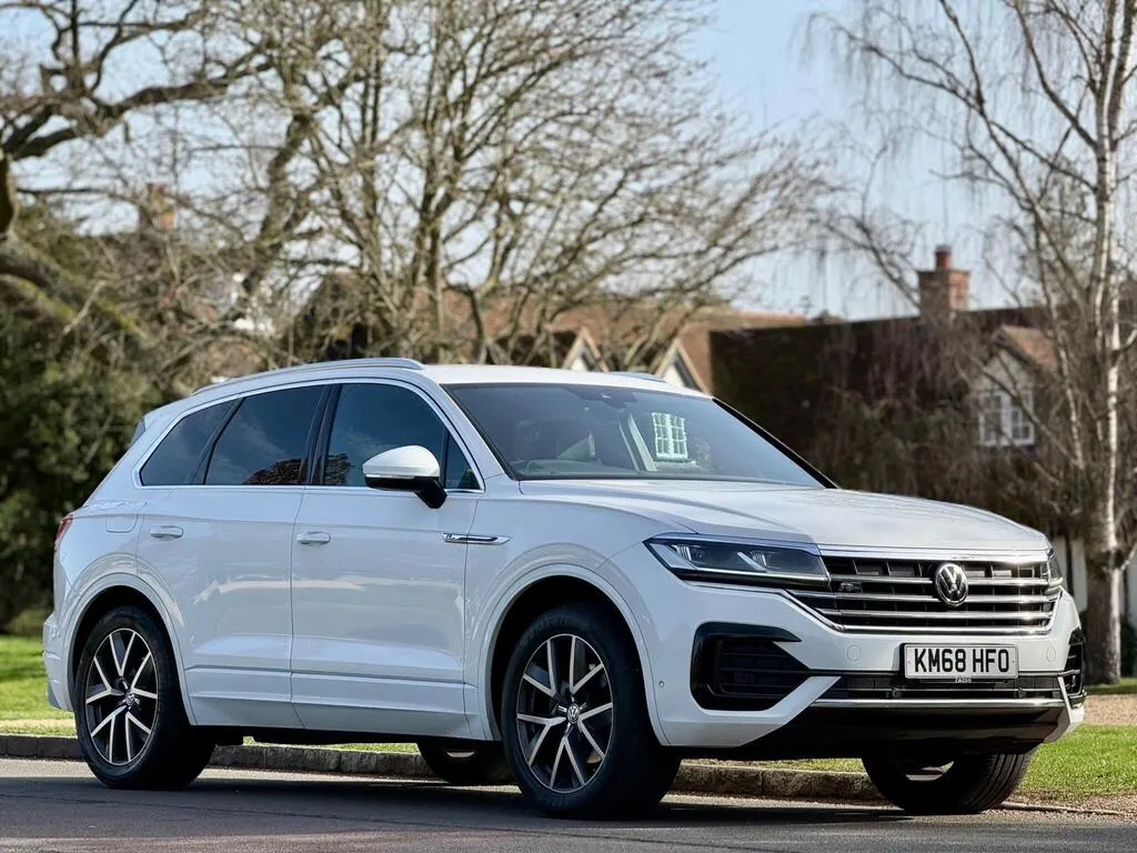 2018 Volkswagen Touareg R-Line 4Motion photo 4