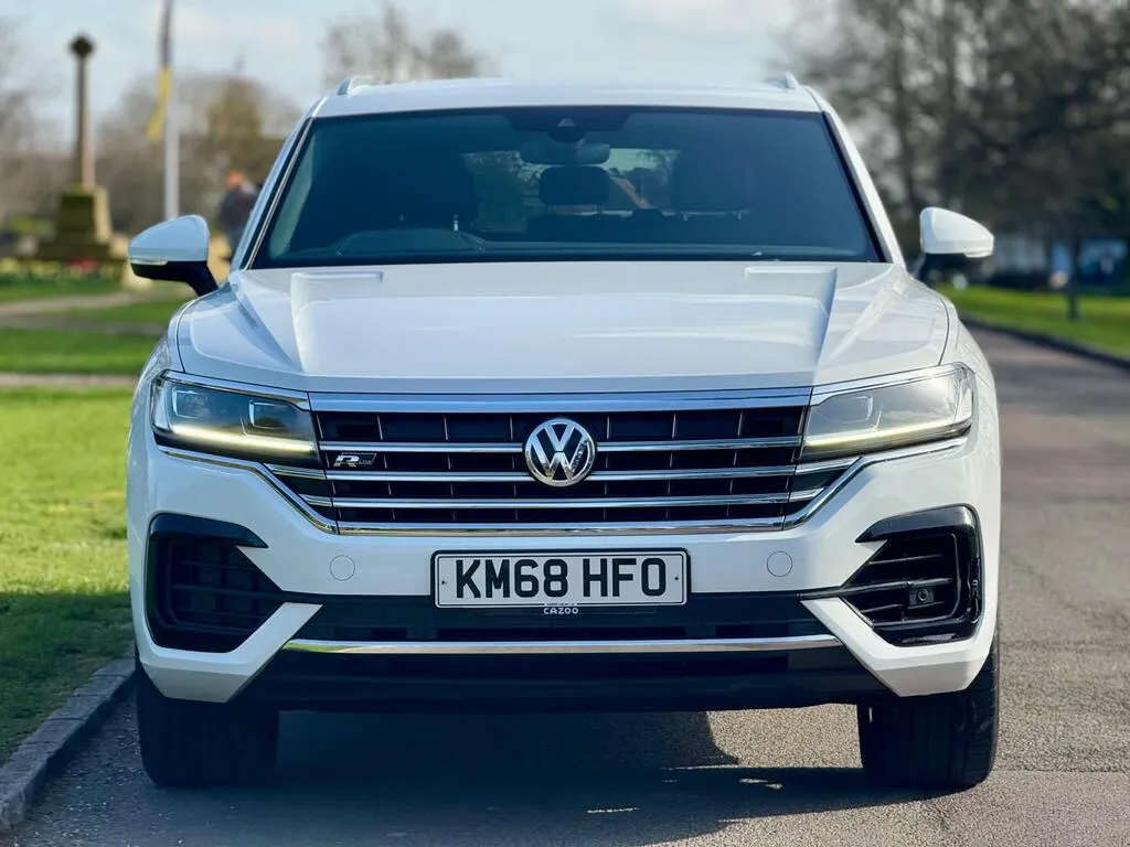 2018 Volkswagen Touareg R-Line 4Motion photo 5