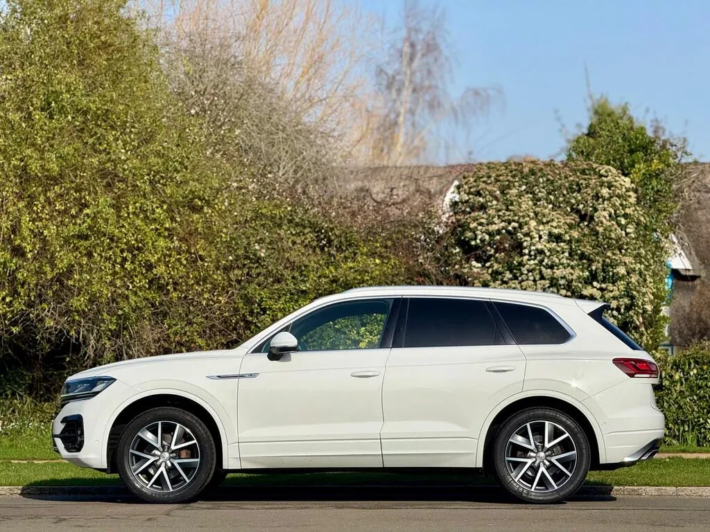 2018 Volkswagen Touareg R-Line 4Motion photo 9