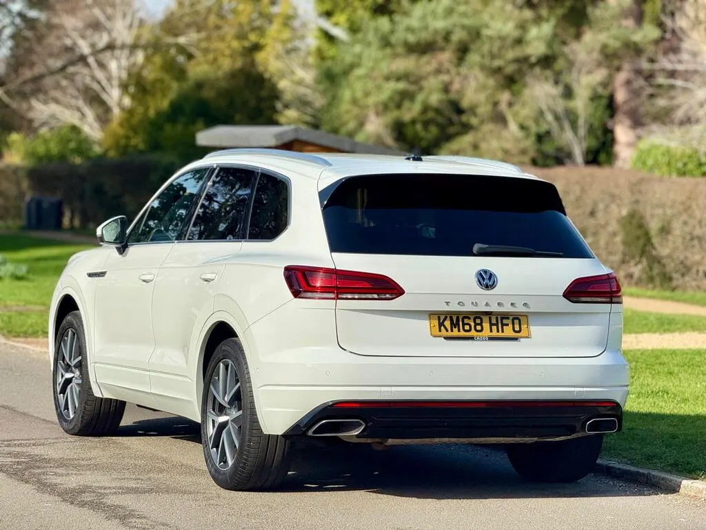 2018 Volkswagen Touareg R-Line 4Motion photo 10