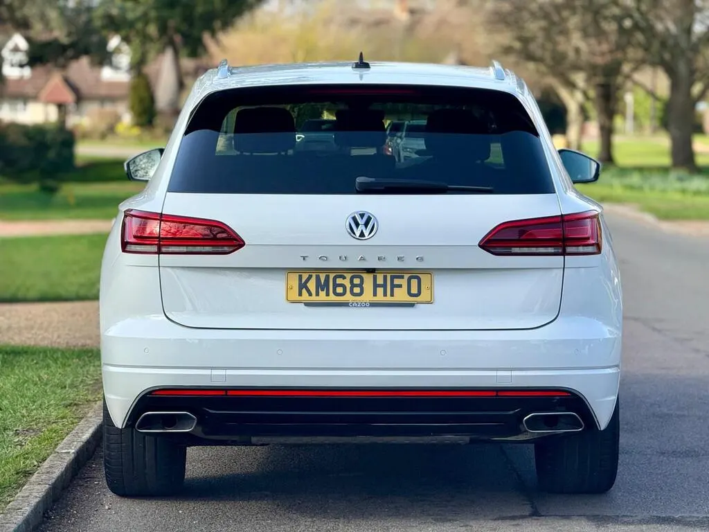 2018 Volkswagen Touareg R-Line 4Motion photo 11