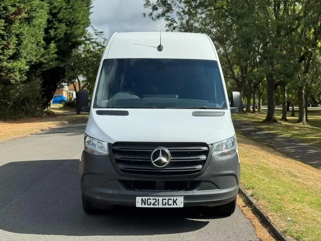 2021 Mercedes-Benz Sprinter 315 CDI Progressive Panel Van photo
