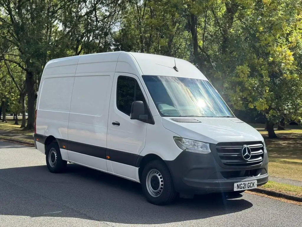 2021 Mercedes-Benz Sprinter 315 CDI Progressive Panel Van photo
