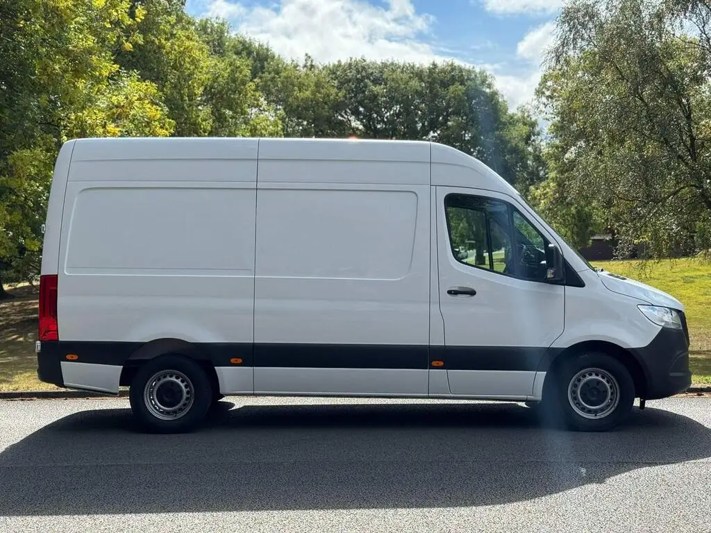 2021 Mercedes-Benz Sprinter 315 CDI Progressive Panel Van photo