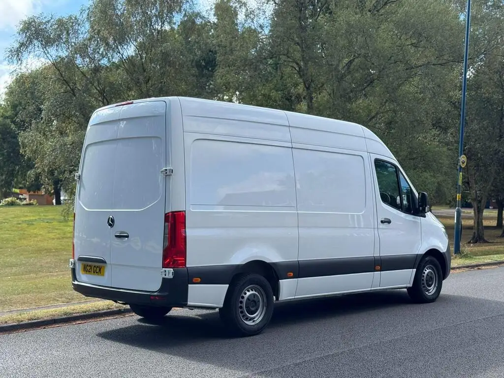 2021 Mercedes-Benz Sprinter 315 CDI Progressive Panel Van photo