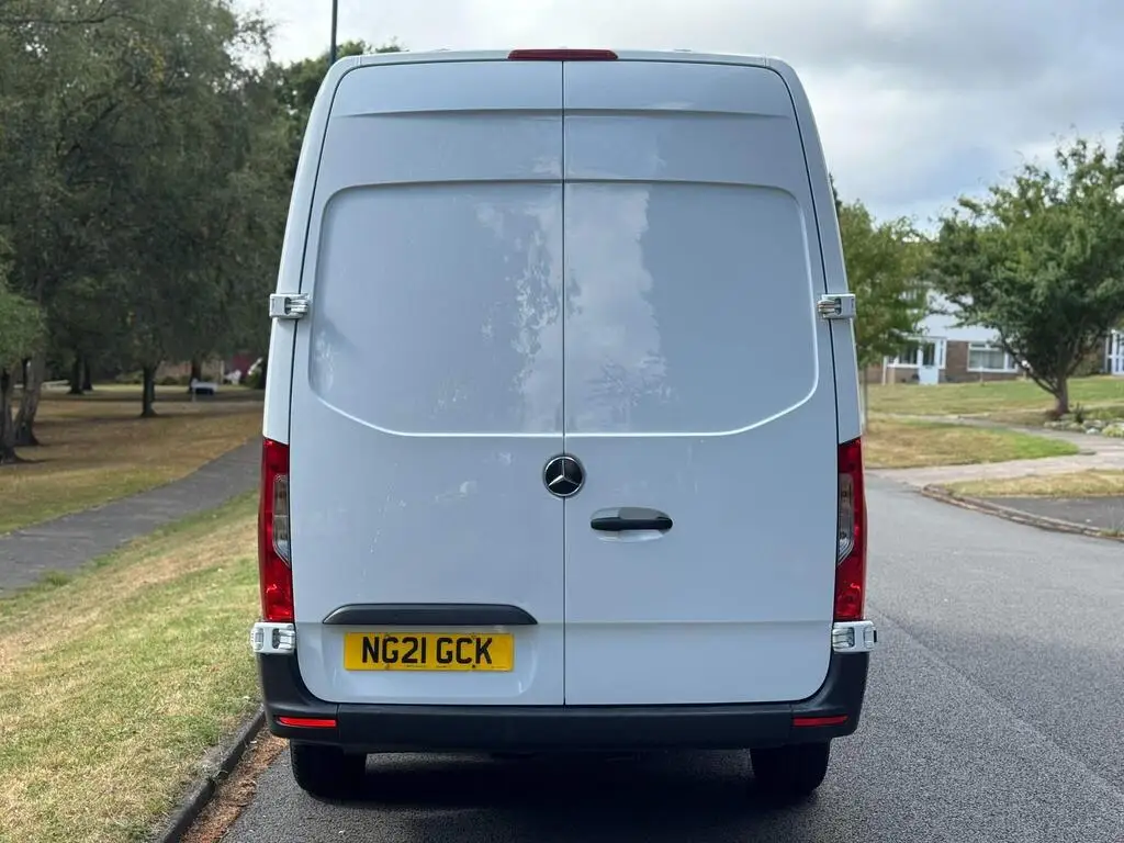 2021 Mercedes-Benz Sprinter 315 CDI Progressive Panel Van photo