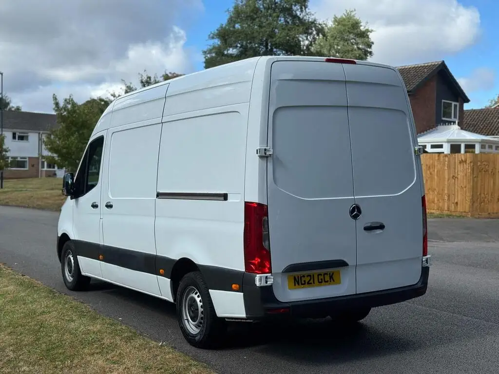 2021 Mercedes-Benz Sprinter 315 CDI Progressive Panel Van photo