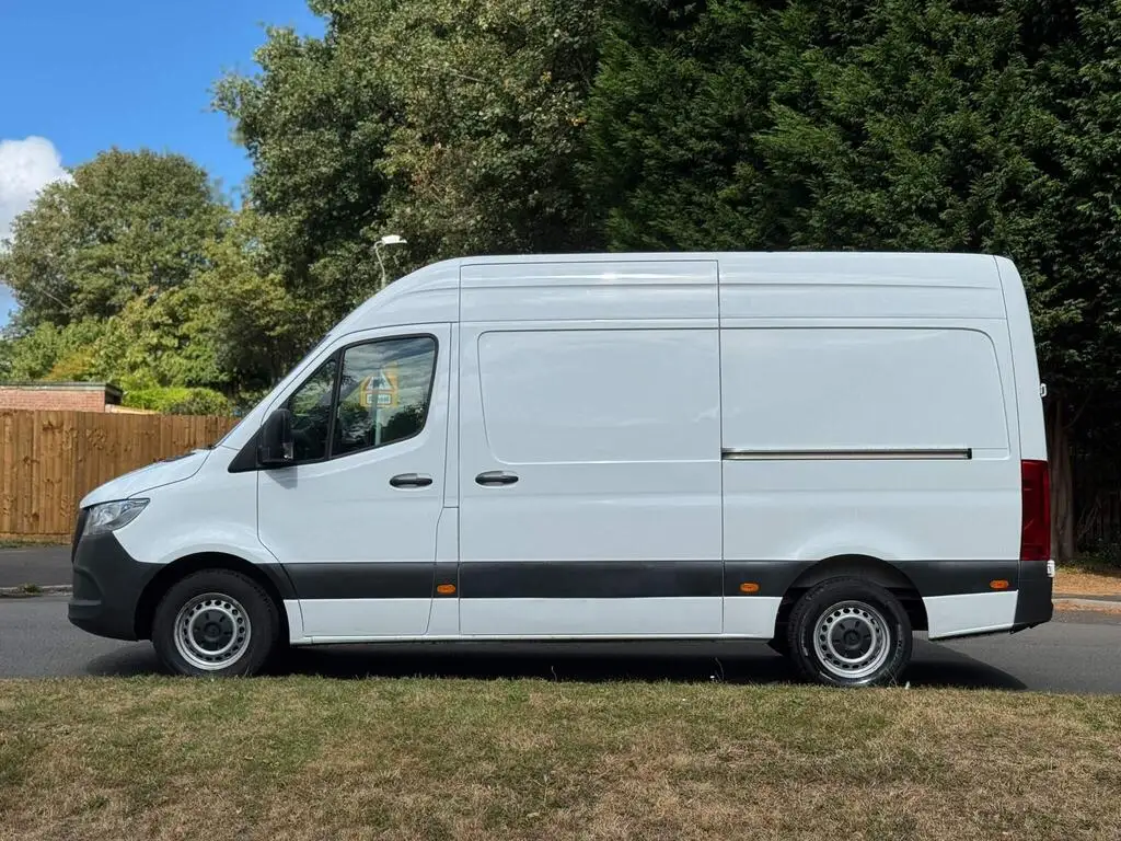 2021 Mercedes-Benz Sprinter 315 CDI Progressive Panel Van photo