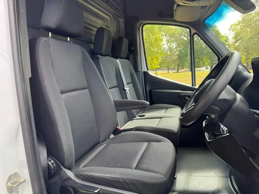 2021 Mercedes-Benz Sprinter 315 CDI Progressive Panel Van photo