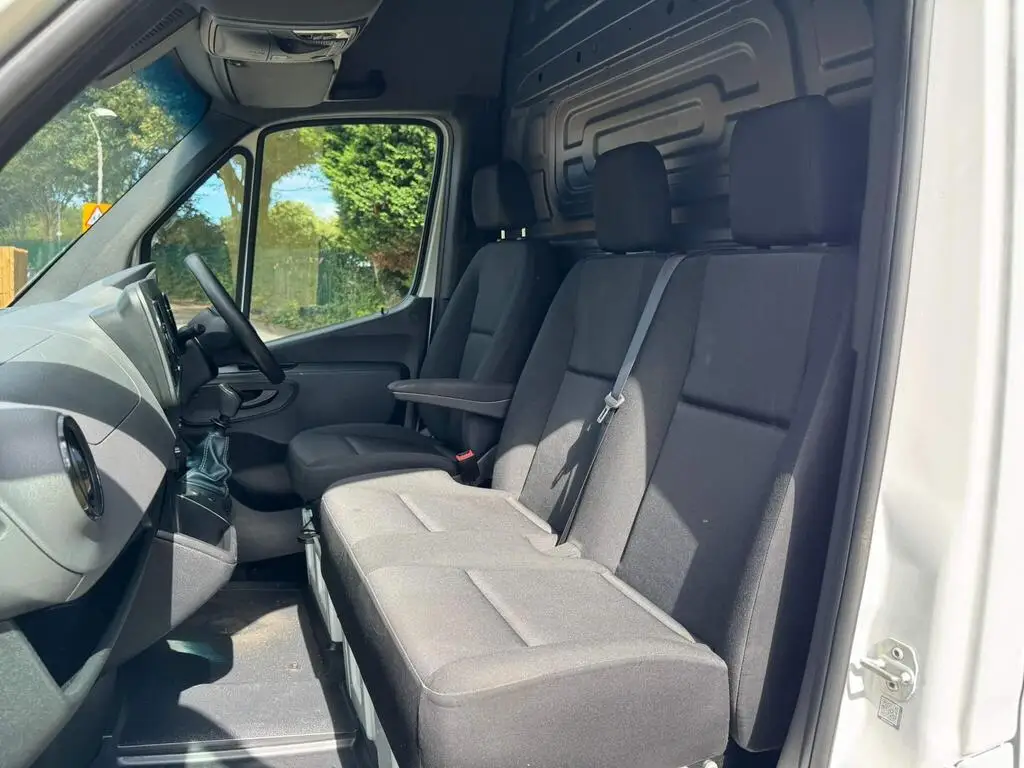 2021 Mercedes-Benz Sprinter 315 CDI Progressive Panel Van photo
