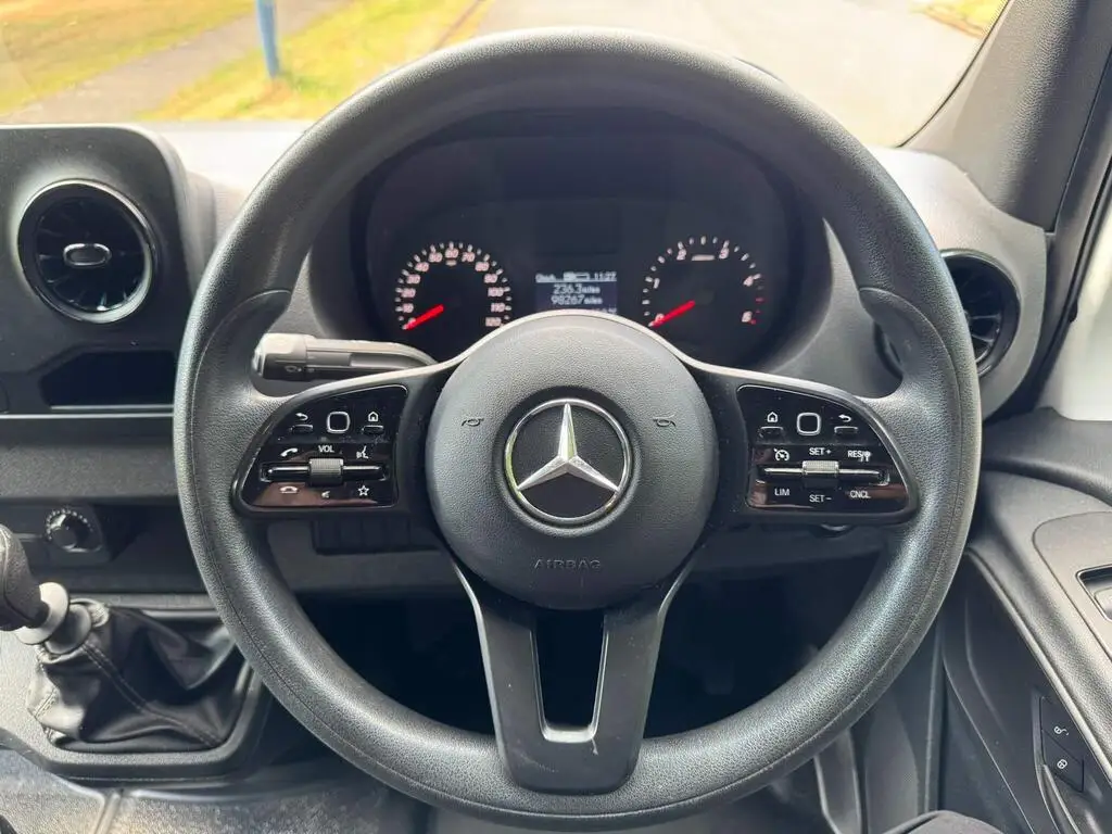 2021 Mercedes-Benz Sprinter 315 CDI Progressive Panel Van photo