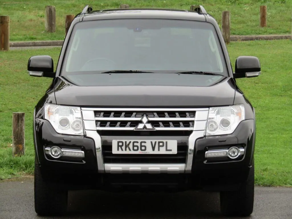 2016 Mitsubishi Shogun SG3 Auto 4WD photo 2