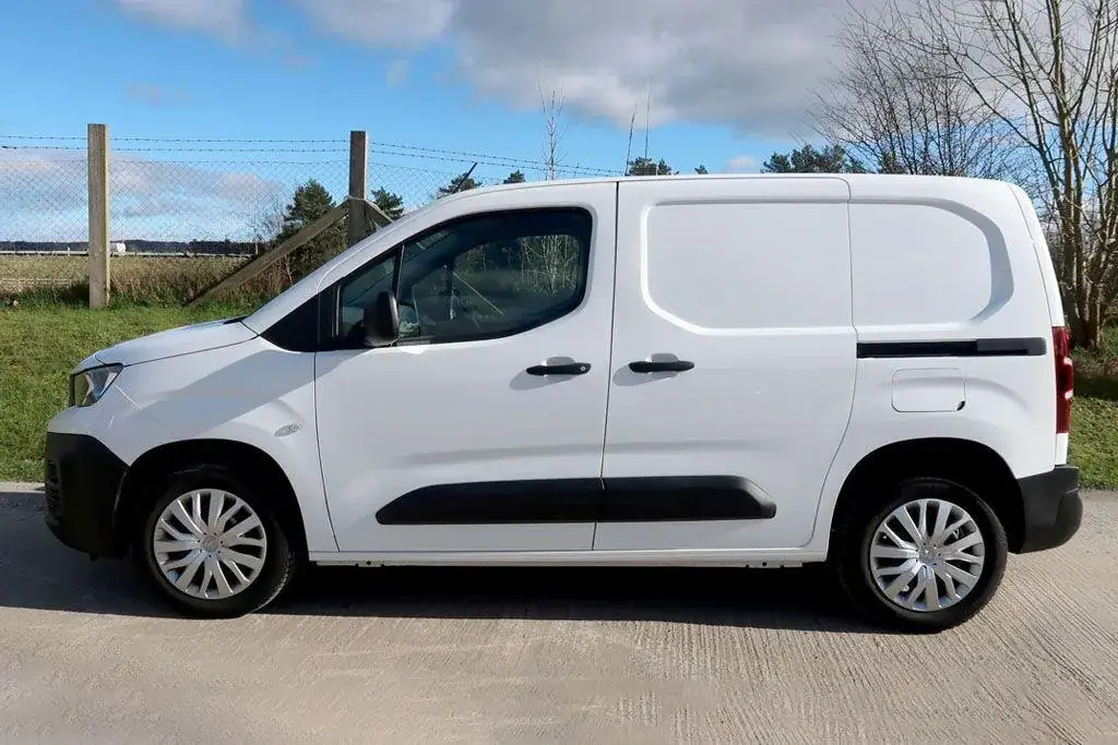 2021 Peugeot Partner 1.5 BlueHDi Professional Premium Panel Van photo