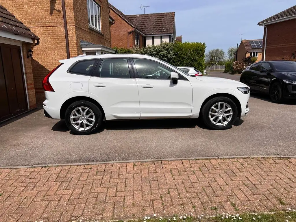2018 Volvo XC60 2.0 D4 Momentum Auto AWD Euro 6 (s/s) 5dr photo