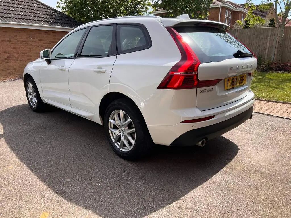 2018 Volvo XC60 2.0 D4 Momentum Auto AWD Euro 6 (s/s) 5dr photo