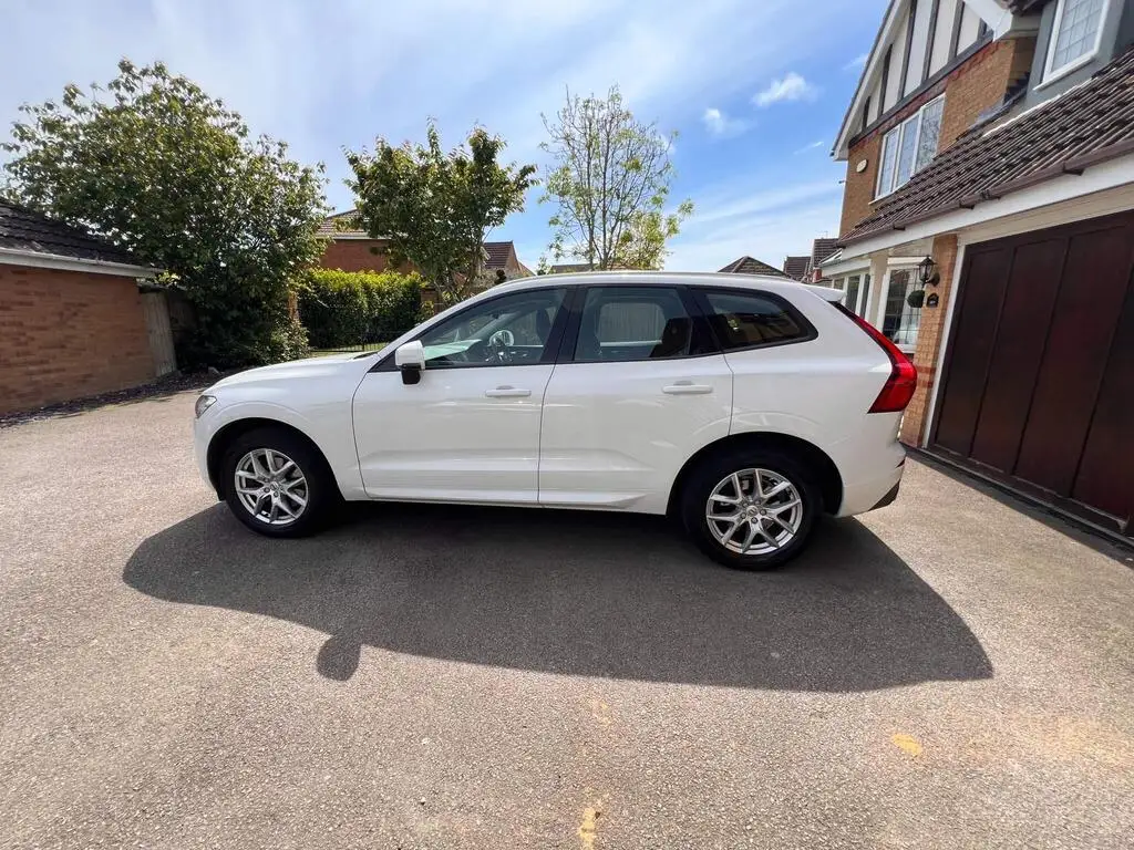 2018 Volvo XC60 2.0 D4 Momentum Auto AWD Euro 6 (s/s) 5dr photo