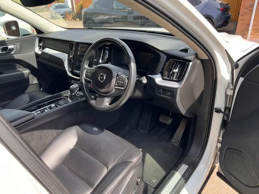 2018 Volvo XC60 2.0 D4 Momentum Auto AWD Euro 6 (s/s) 5dr photo