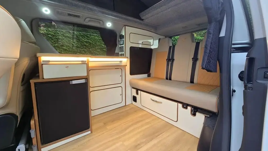 2008 Toyota Vellfire 2.4 Automatic Campervan photo