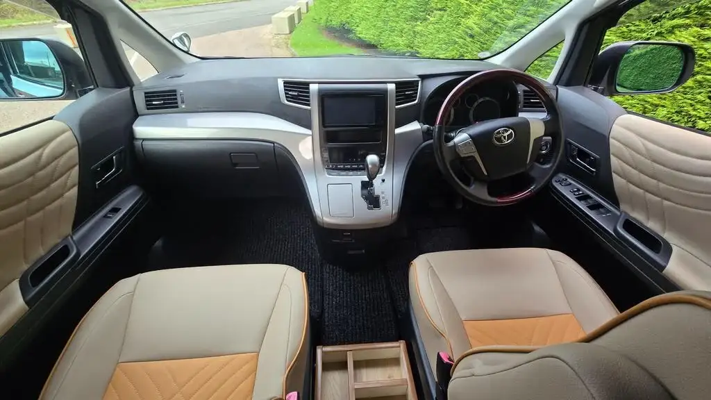 2008 Toyota Vellfire 2.4 Automatic Campervan photo