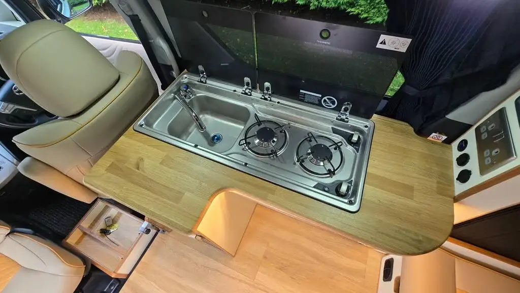 2008 Toyota Vellfire 2.4 Automatic Campervan photo