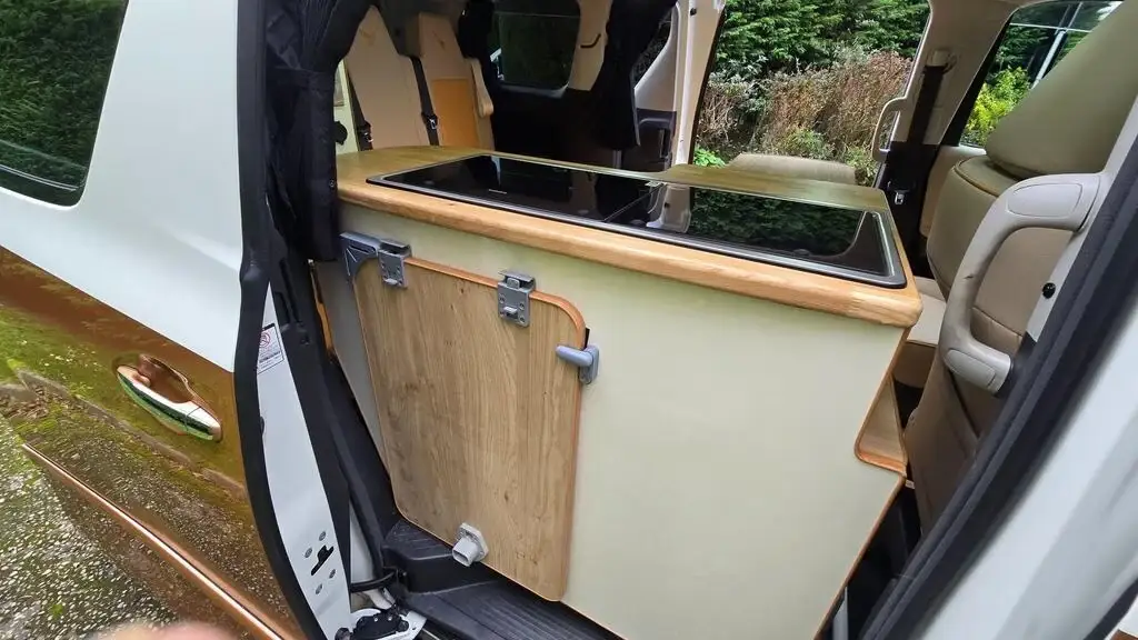 2008 Toyota Vellfire 2.4 Automatic Campervan photo