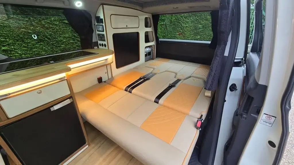 2008 Toyota Vellfire 2.4 Automatic Campervan photo