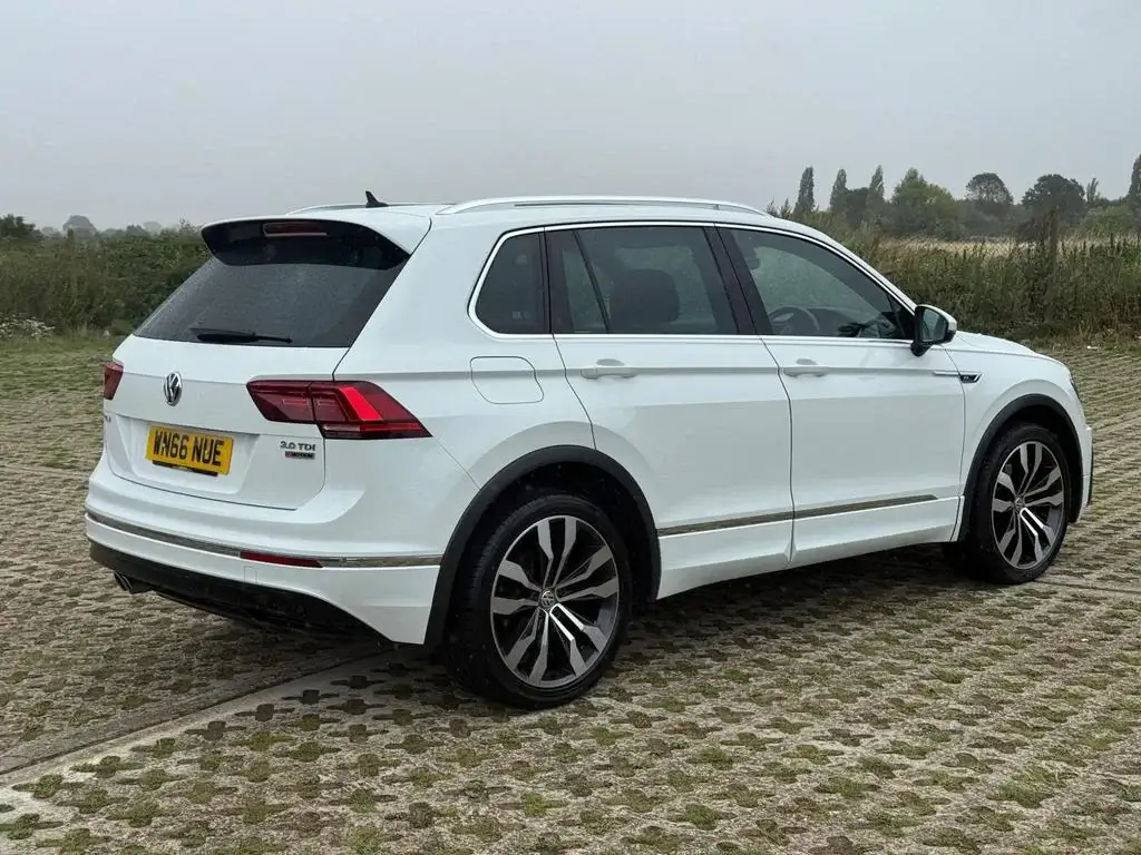 2016 Volkswagen Tiguan 2.0 TDI R-Line DSG 4Motion photo