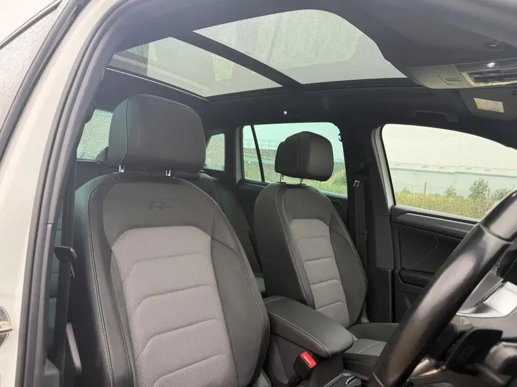 2016 Volkswagen Tiguan 2.0 TDI R-Line DSG 4Motion photo