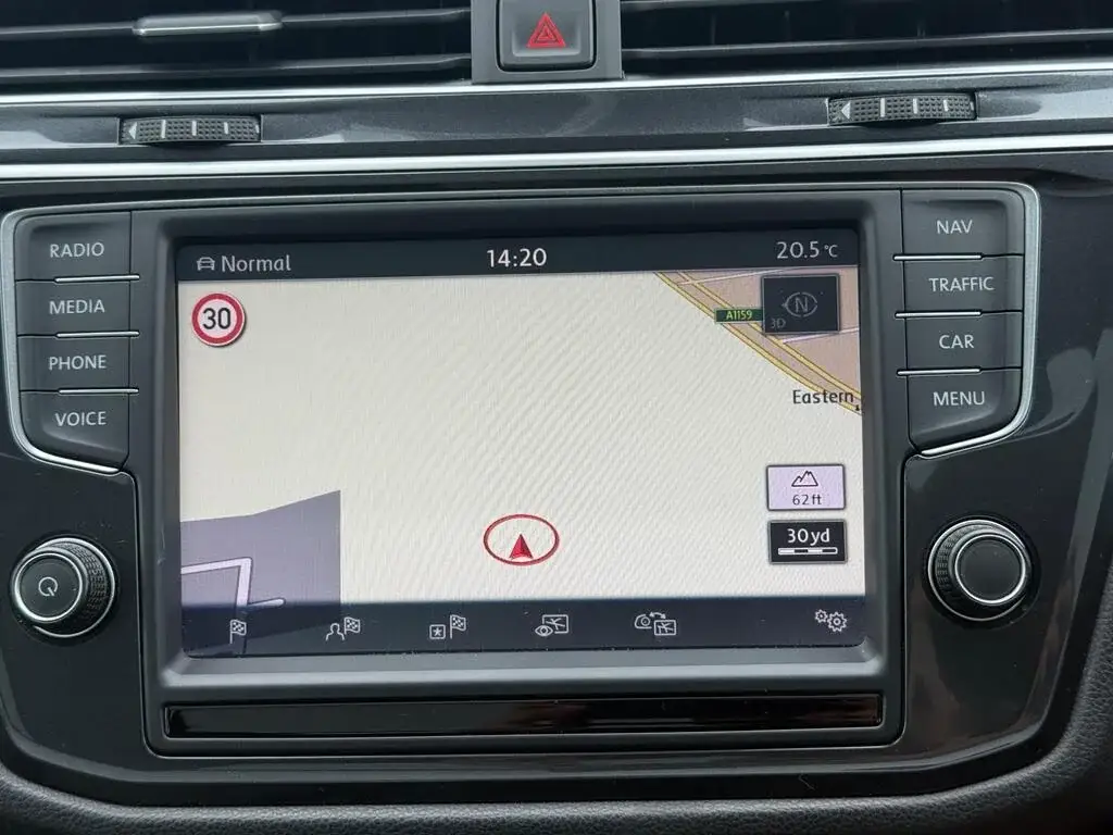 2016 Volkswagen Tiguan 2.0 TDI R-Line DSG 4Motion photo
