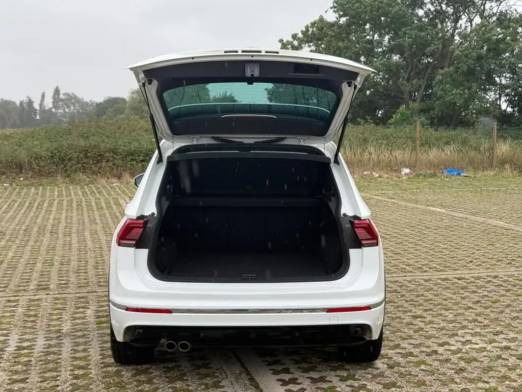 2016 Volkswagen Tiguan 2.0 TDI R-Line DSG 4Motion photo